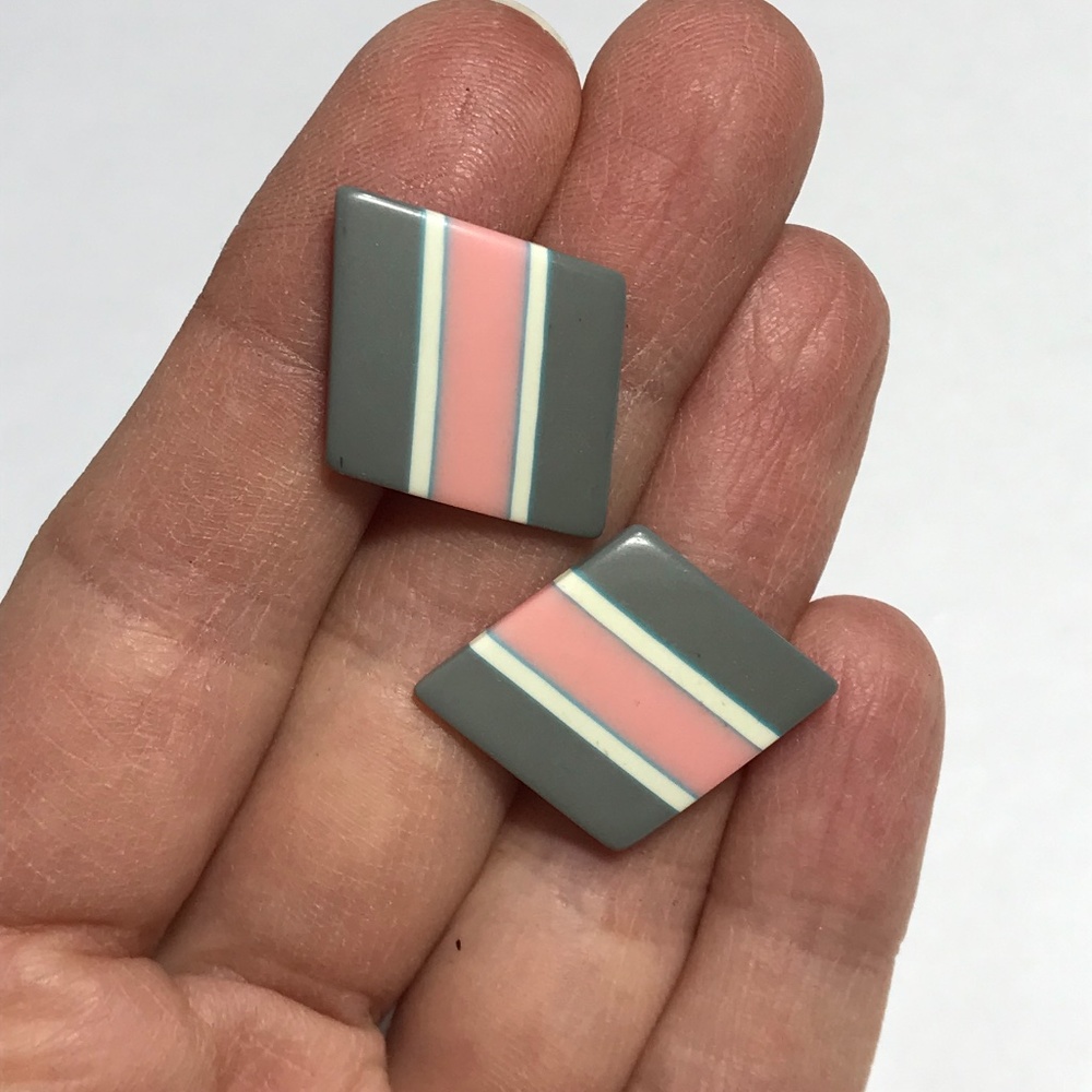 Vintage Diamond Shaped 80's 90's Stud Striped Grey Salmon Costume Earrings